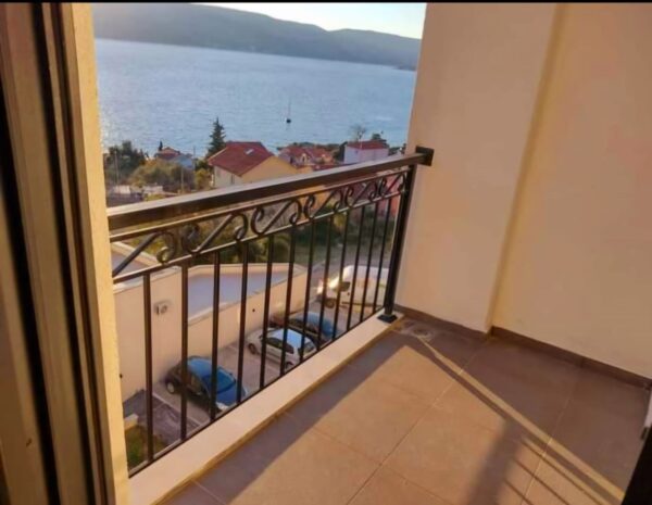 33 Apartment in Kumbor with an area of 32 m for sale