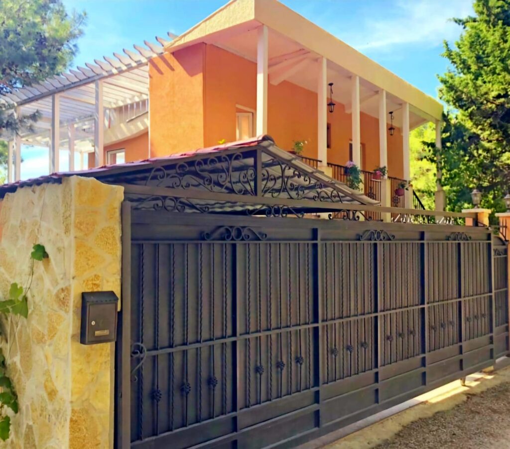 103 House in GB Montenegro for sale. loe-group