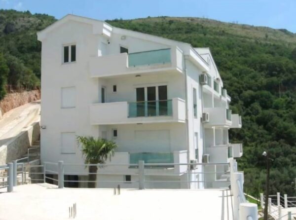 Apartment in Petrovac for sale with swimming pool