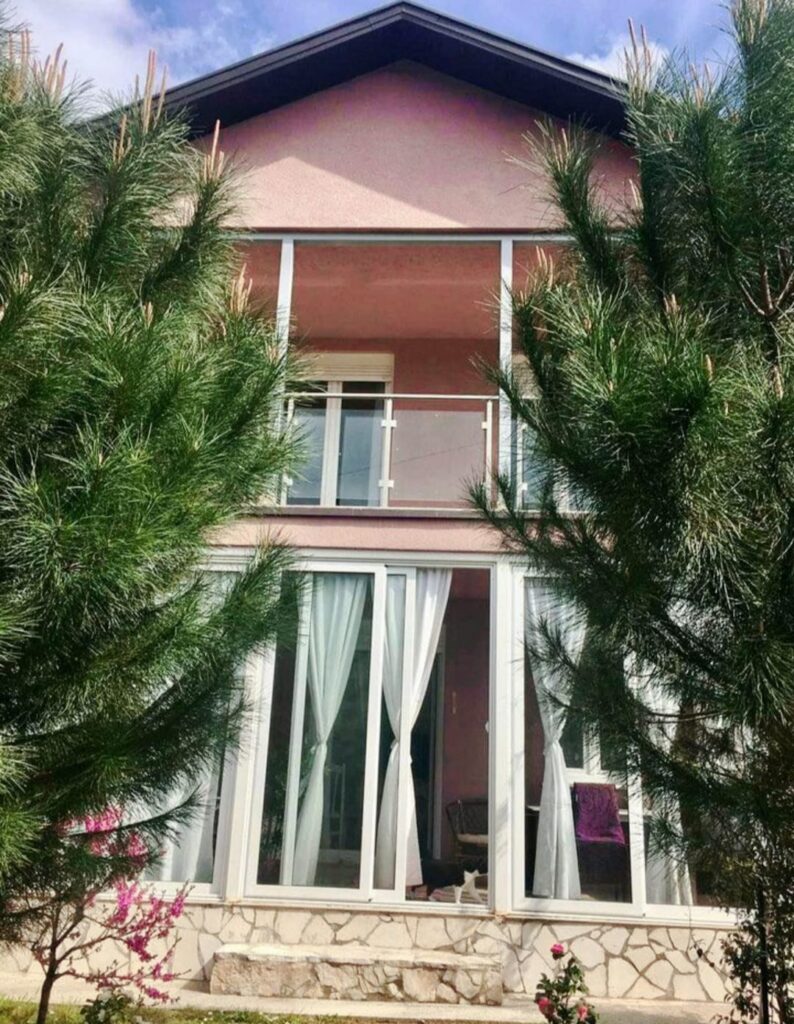 141 House in Zelenika Montenegro for sale . loe-group