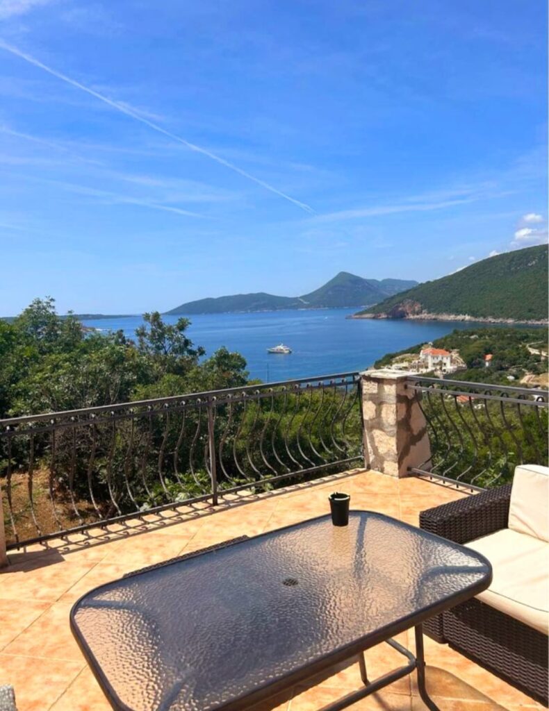 41 House in Lustica Montenegro for sale . loe-group